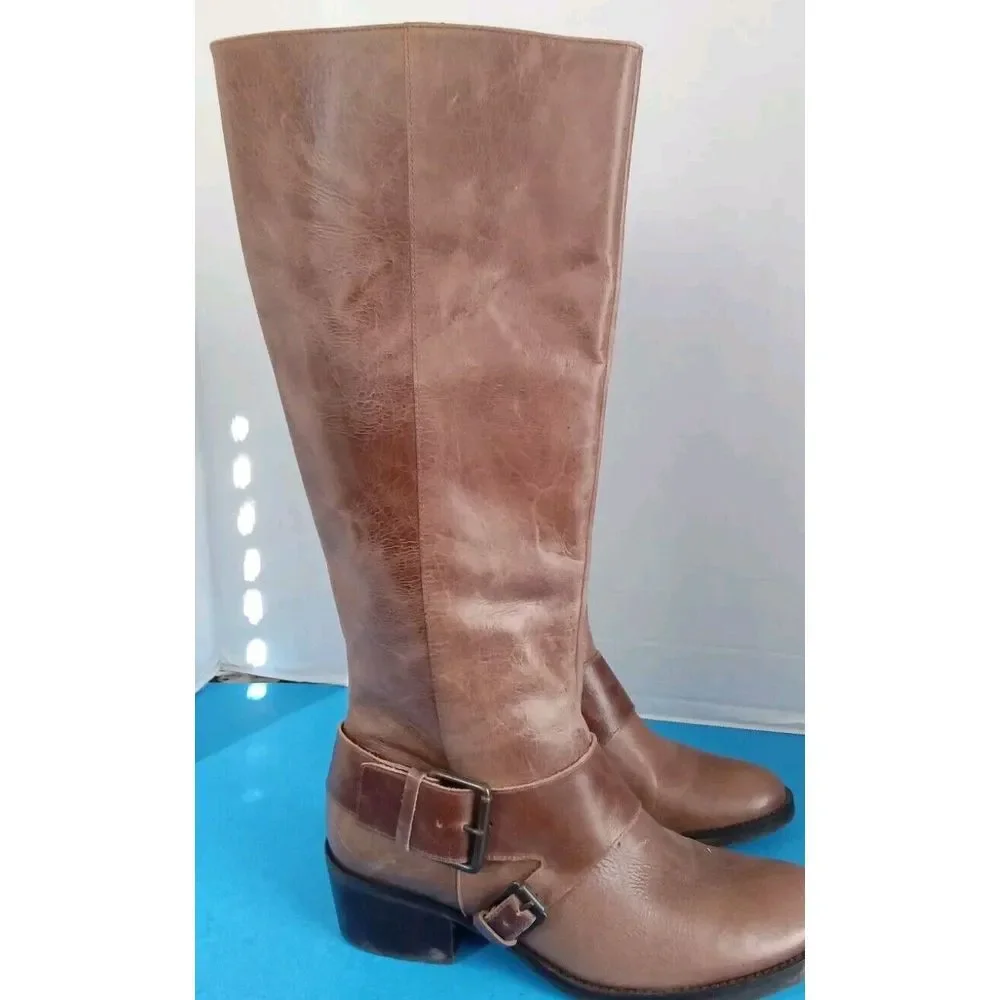 Classic Brown Leather Knee-High Riding Boots with Buckle Detail‎